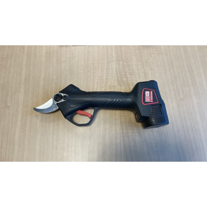 Cordless branch pruner